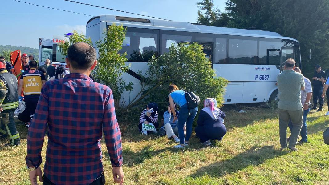 Tır ile servis midibüsü kafa kafaya çarpıştı: 1'i ağır 26 yaralı - Resim: 8
